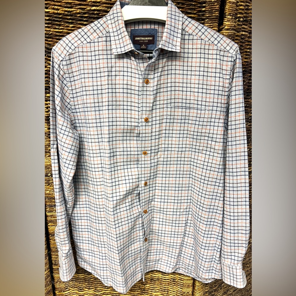 Johnston & Murphy- Men's Button Up Shirt,‎ Medium, Missing one collar button